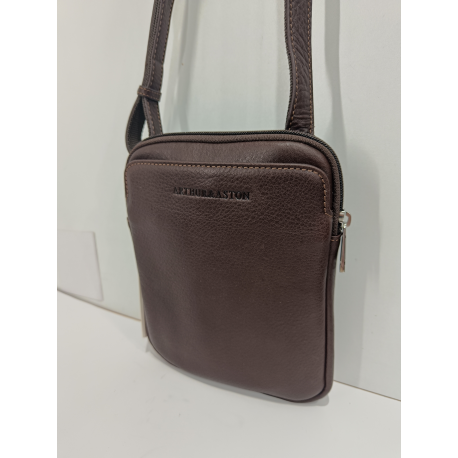 Sacoche en cuir noir plate " Arthur et Aston"